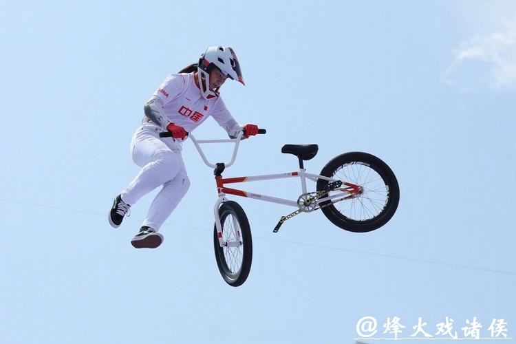 11岁“小孩姐”国际小轮车赛夺冠 脚踝带伤仍苦练 每日转车把一千次 11岁“小孩姐”国际小轮车赛夺冠 脚踝带伤仍苦练 每日转车把一千次