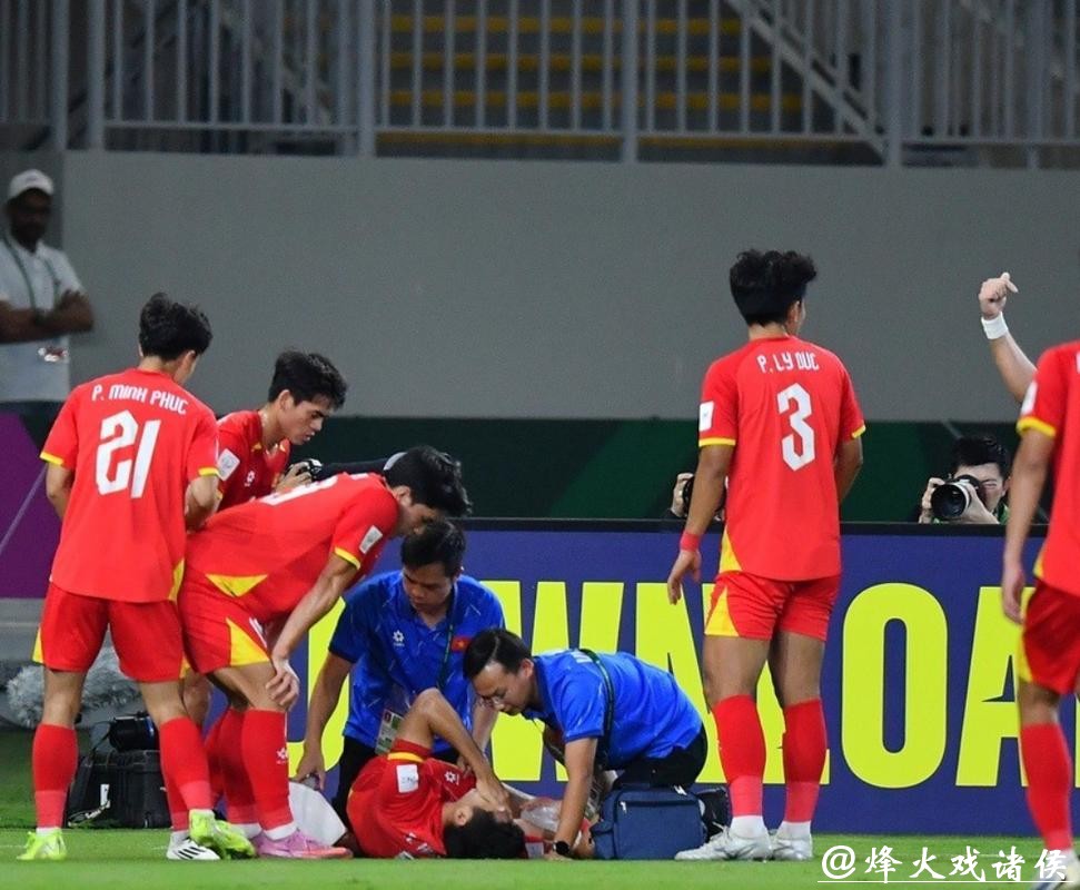 离谱!越南博主:中国队全场奔跑+犹如怪兽 建议拉他们去测兴奋剂 离谱!越南博主:中国队全场奔跑+犹如怪兽 建议拉他们去测兴奋剂