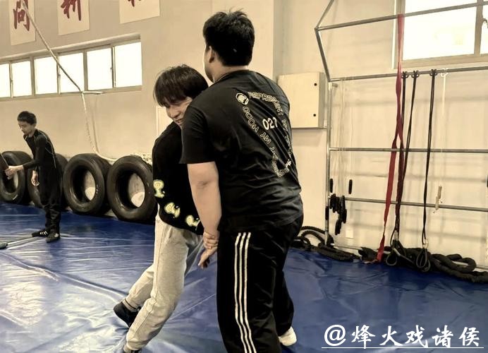 一对“夫妻档”教练的坚守